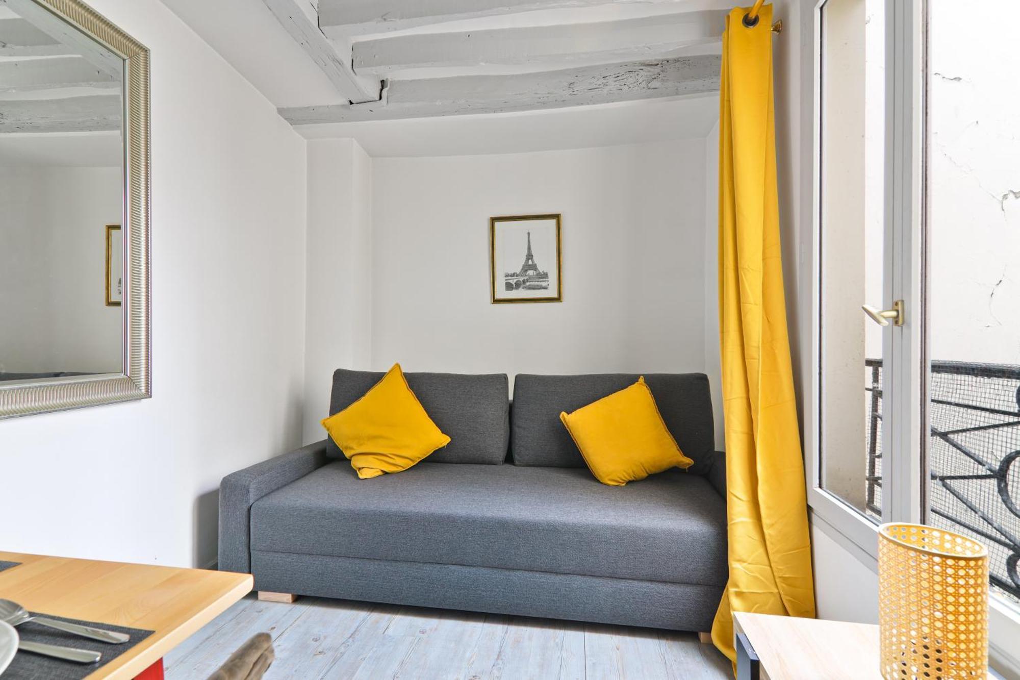 Elegant Quartier Ile Saint Louis Free Netflix Apartment